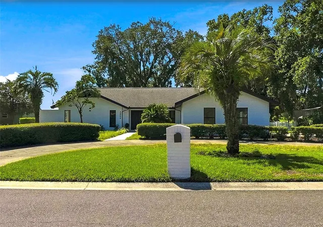 Photo 3 of Single family home for sale at 2889 Hammock Dr, Plant City, FL 33566 | MLS# TB8537282 | Listing updated on 2026-10-08