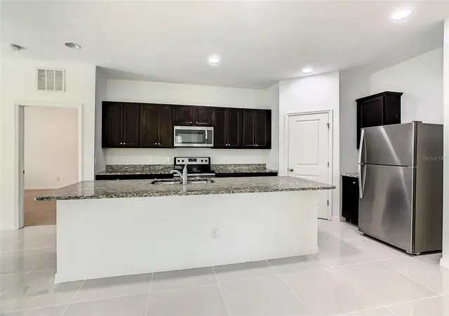 4th image of 1025 Margot Ln, Lake Wales, FL 33853 | MLS# O6432118