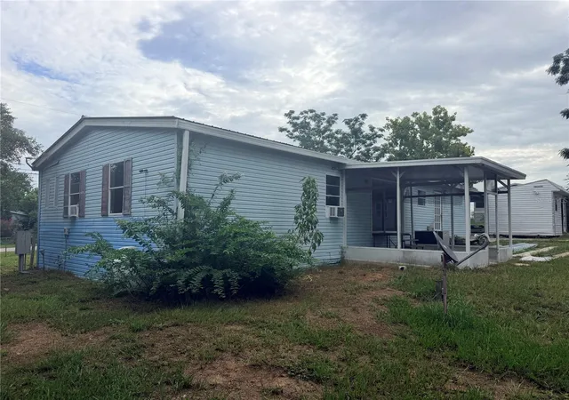 Photo 3 of Sale Pending at 5854 Se 140th Place, Summerfield, FL 34491 | MLS# OM730048 | Listing updated on 2026-08-26