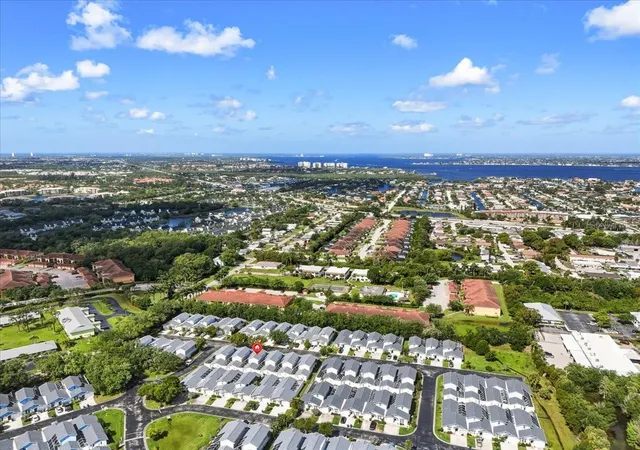 Photo 4 of Townhouse for sale at 13730 Downing Ln #W-1, Fort Myers, FL 33919 | MLS# A4702514 | Listing updated on 2026-08-10