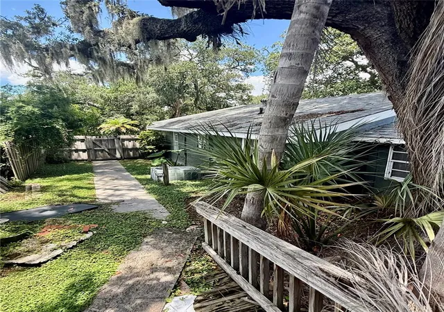 Listing Photo 2 - Condo for sale in building located at 1014 W Mohawk Ave, TAMPA, FL 33603