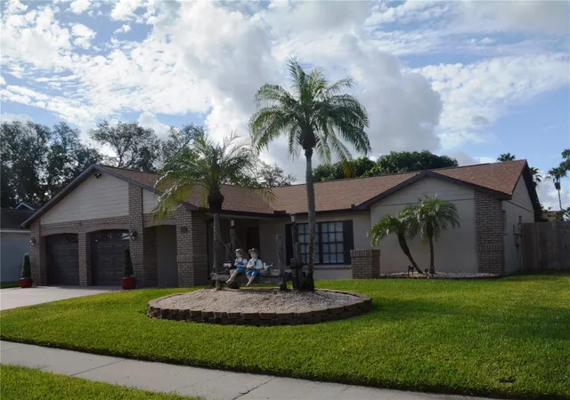 Photo 3 of Sale Pending at 2526 Fieldcrest Ct, Holiday, FL 34691 | MLS# O6432133 | Listing updated on 2026-08-30