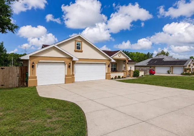 Photo 2 of Single family home for sale at 16362 Se 81st Terrace, Summerfield, FL 34491 | MLS# OM730052 | Listing updated on 2026-08-11
