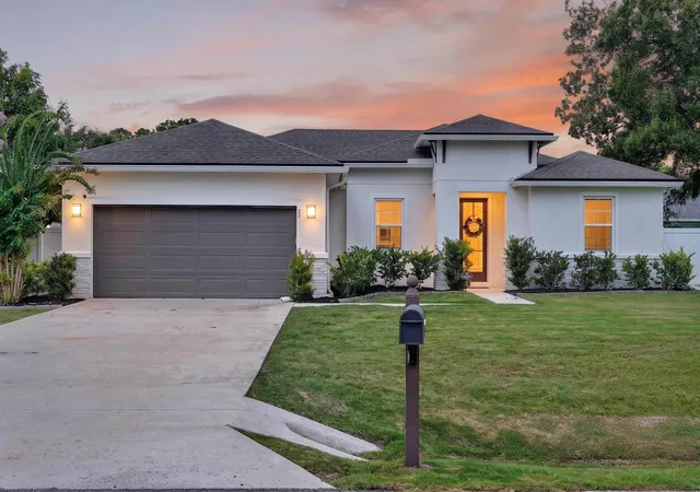 Photo 2 of Sale Pending at 20 Pickcane Ln, Palm Coast, FL 32164 | MLS# FC320560 | Listing updated on 2026-09-13