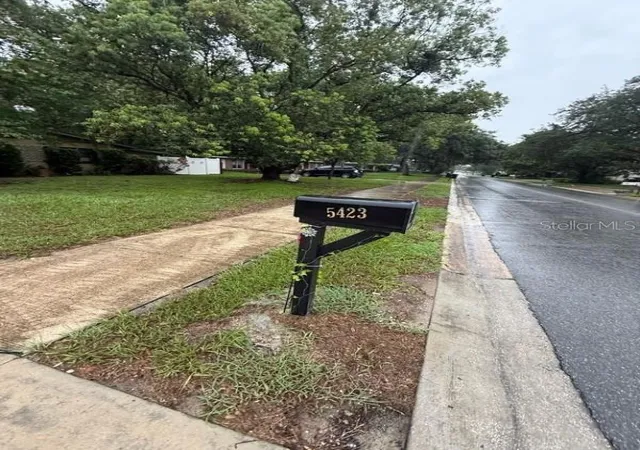 Photo 3 of Single family home for sale at 5423 Ashmeade Rd, Orlando, FL 32810 | MLS# A4702524 | Listing updated on 2026-09-14