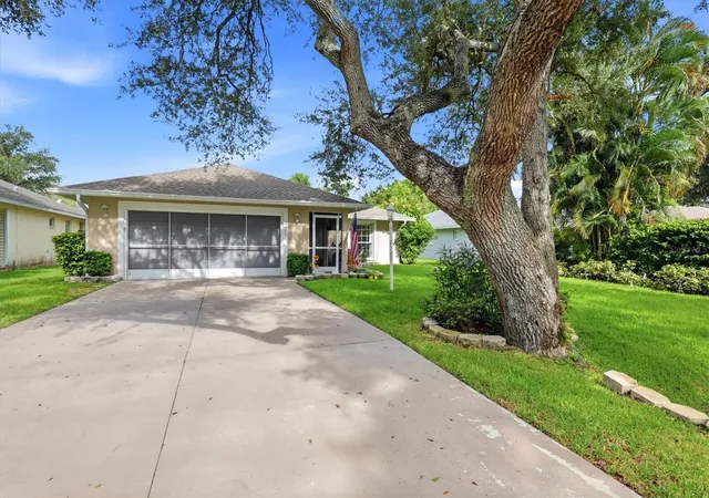 Photo 2 of Sale Pending at 4380 Iola Dr, Sarasota, FL 34231 | MLS# A4702525 | Listing updated on 2026-09-16