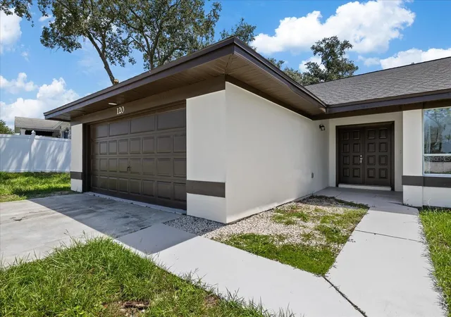 Photo 4 of Single family home for sale at 120 Fountain Ct, Spring Hill, FL 34606 | MLS# O6432167 | Listing updated on 2026-10-16