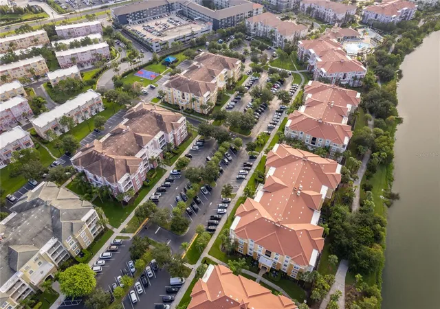 Listing Photo 4 - Condo for sale in building located at 5036 Shoreway Loop, Orlando, FL 32819 - Unit #20705