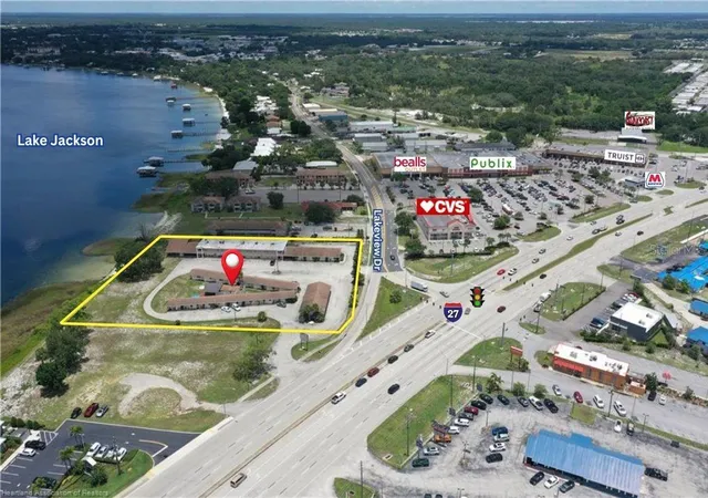 3rd image of 1001 Lakeview Dr, Sebring, FL 33870 | MLS# L4964161