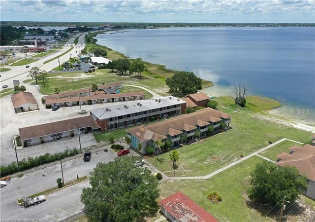 4th image of 1001 Lakeview Dr, Sebring, FL 33870 | MLS# L4964161