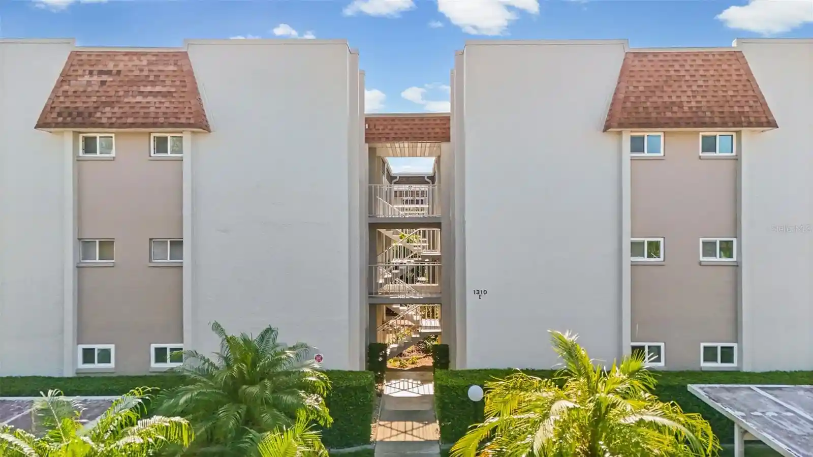 Listing Photo 26 - Condo for sale in 1310 Gln Oaks Dr E located at 1310 Gln Oaks Dr E, Sarasota, FL 34232 - Unit #383E
