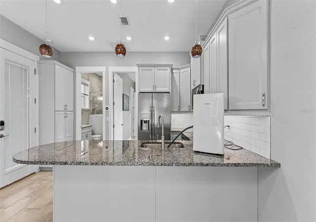 4th image of 3220 Fish Hawk Dr, Polk City, FL 33868 | MLS# L4964166