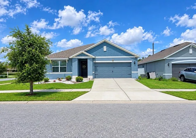 Photo 1 of Single family home for sale at 635 Autumn Strm Dr, Auburndale, FL 33823 | MLS# S5155332 | Listing updated on 2026-10-07