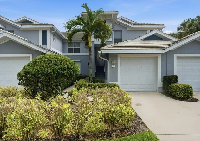 Listing Photo 2 - Condo for sale in building located at 710 Tarpon Cvs Dr, Naples, FL 34110 - Unit #203
