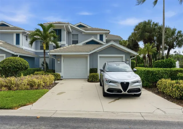 Listing Photo 3 - Condo for sale in building located at 710 Tarpon Cvs Dr, Naples, FL 34110 - Unit #203