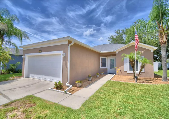 Photo 2 of Single family home for sale at 5621 Forest Ridge Dr, Winter Haven, FL 33881 | MLS# P4939557 | Listing updated on 2026-09-08