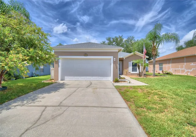 Photo 3 of Single family home for sale at 5621 Forest Ridge Dr, Winter Haven, FL 33881 | MLS# P4939557 | Listing updated on 2026-09-08