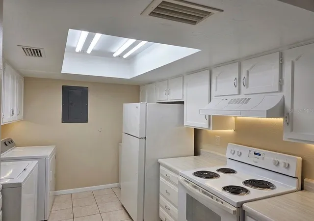 Photo 3 of Condo for sale at 2430 Lemon Tree Ln #2I, Orlando, FL 32839 | MLS# O6432208 | Listing updated on 2026-08-14