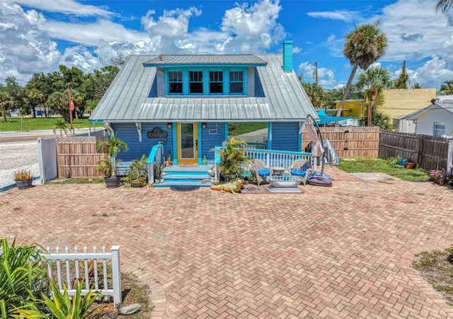 Photo 1 of Single family home for sale at 530 W Green St, Englewood, FL 34223 | MLS# D6148354 | Listing updated on 2026-09-06