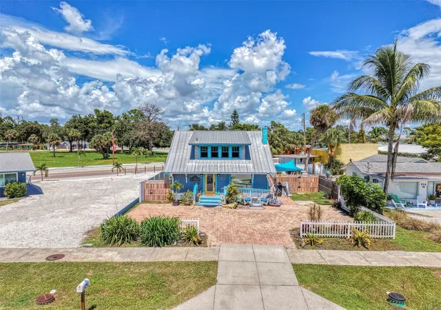 Photo 2 of Single family home for sale at 530 W Green St, Englewood, FL 34223 | MLS# D6148354 | Listing updated on 2026-09-06