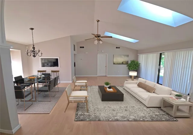 Photo 3 of Single family home for sale at 700 S Venice Blvd, Venice, FL 34293 | MLS# D6148356 | Listing updated on 2026-08-27