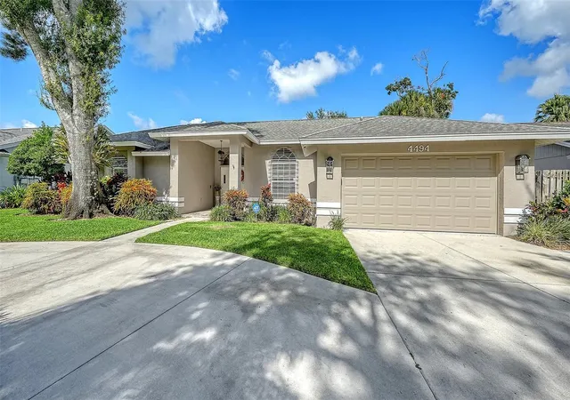 Photo 1 of Single family home for sale at 4494 Diamond Cir E, Sarasota, FL 34233 | MLS# A4702548 | Listing updated on 2026-10-02
