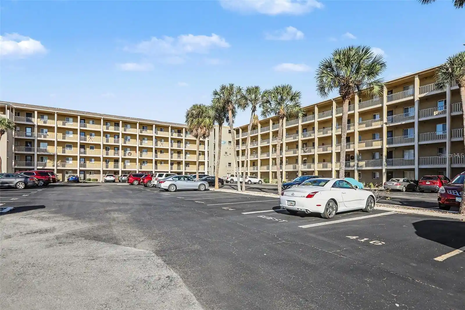Listing Photo 1 - Condo for sale in 3723 Lake Bayshore Dr located at 3723 Lake Bayshore Dr, BRADENTON, FL 34205 - Unit #H206