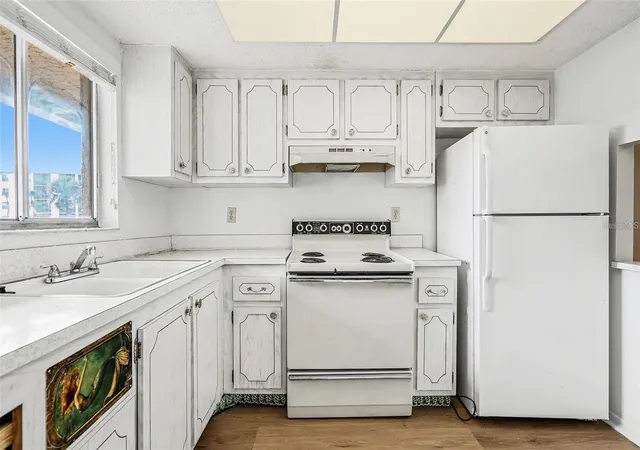 Photo 2 of Condo for sale at 3723 Lake Bayshore Dr #H206, Bradenton, FL 34205 | MLS# A4702549 | Listing updated on 2026-08-13