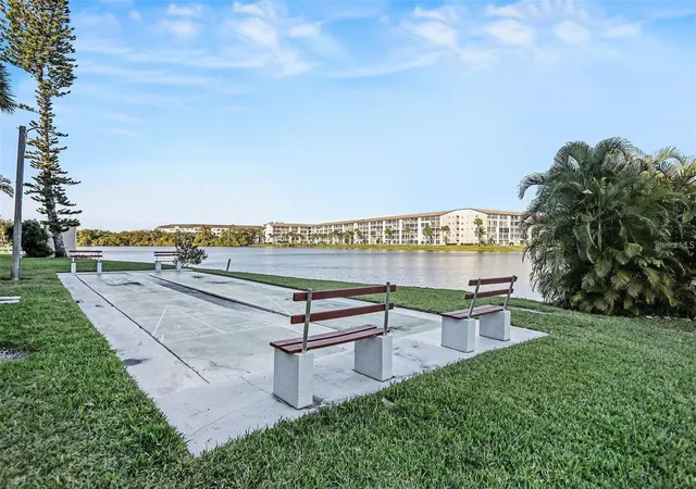 Listing Photo 2 - Condo for sale in building located at 3723 Lake Bayshore Dr, BRADENTON, FL 34205 - Unit #H206