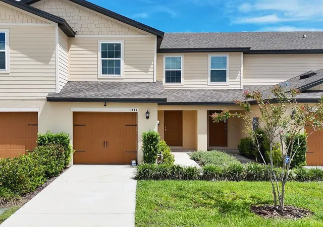 Photo 1 of Townhouse for sale at 1552 Wynford Cir, Tavares, FL 32778 | MLS# O6432244 | Listing updated on 2026-10-07