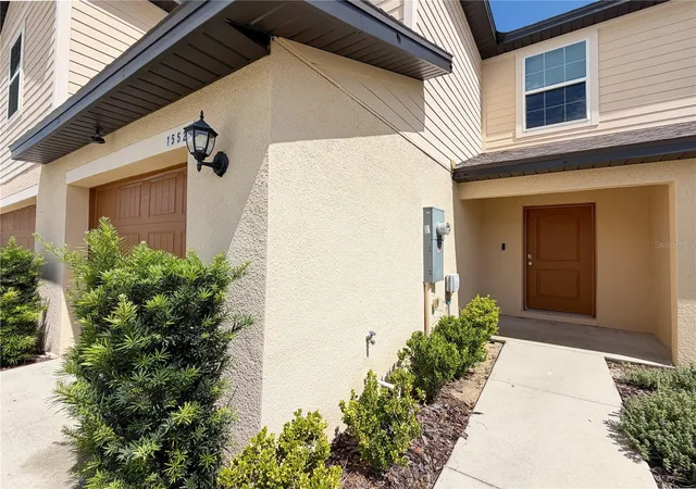 Photo 2 of Townhouse for sale at 1552 Wynford Cir, Tavares, FL 32778 | MLS# O6432244 | Listing updated on 2026-10-07