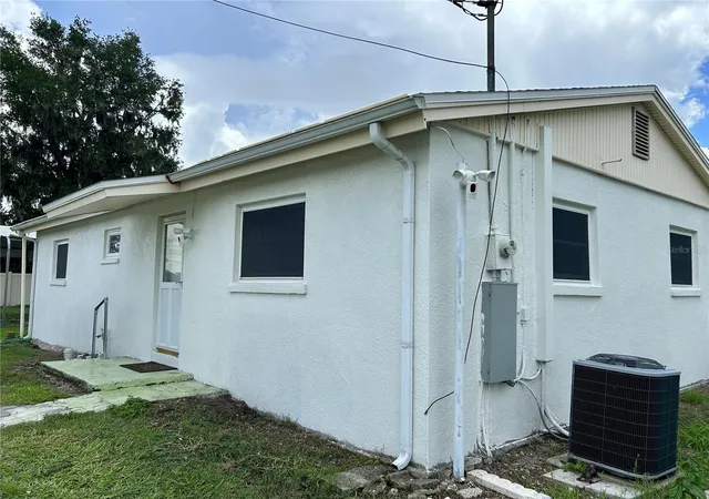 Photo 1 of Sale Pending at 101 Beeson Rd, Wauchula, FL 33873 | MLS# L4964171 | Listing updated on 2026-08-27
