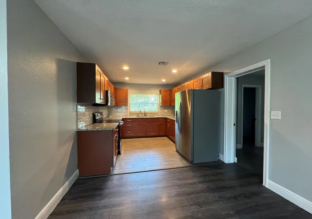 Photo 3 of Single family home for sale at 2125 Carlton Dr, Orlando, FL 32806 | MLS# O6432250 | Listing updated on 2026-08-25