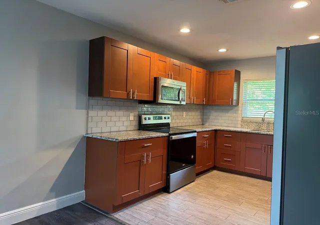 Photo 4 of Single family home for sale at 2125 Carlton Dr, Orlando, FL 32806 | MLS# O6432250 | Listing updated on 2026-08-25