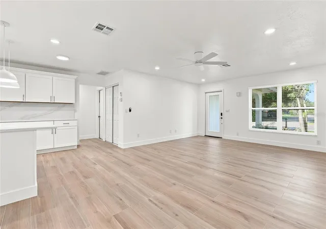 4th image of 2881 Poppy Rd, Venice, FL 34293 | MLS# O6432255