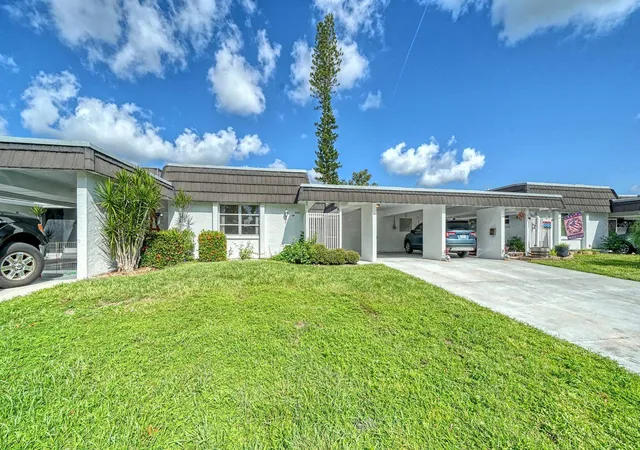 Photo 2 of Single family home for sale at 3961 Ashwood Ln #44, Sarasota, FL 34232 | MLS# A4702579 | Listing updated on 2026-09-14