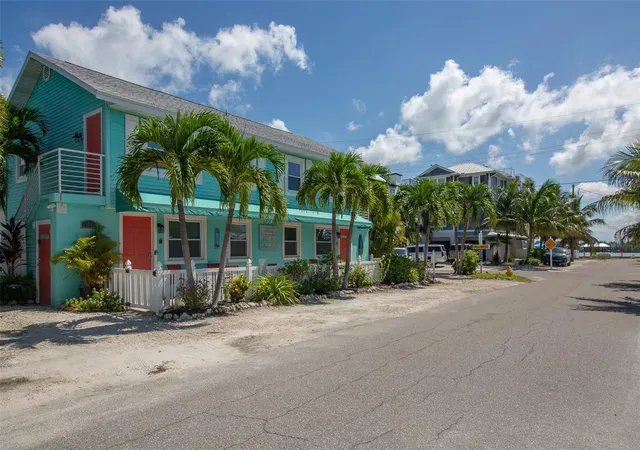 2nd image of 308 2nd St N #201, Bradenton Beach, FL 34217 | MLS# A4702581