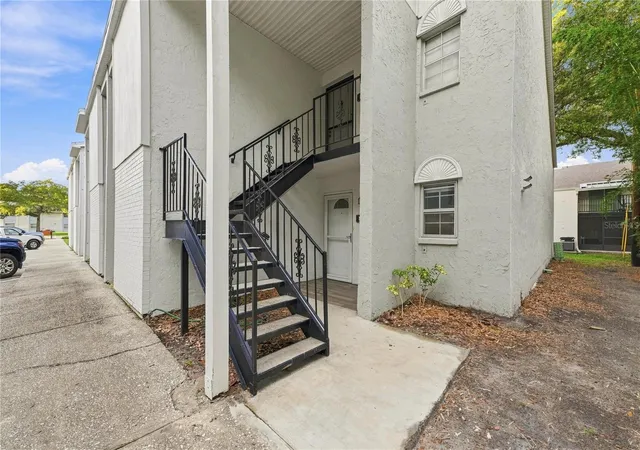 Photo 4 of Condo for sale at 3807 N Oak Dr #D41, Tampa, FL 33611 | MLS# TB8537483 | Listing updated on 2026-08-31