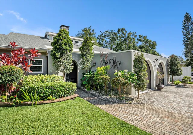 Photo 3 of Single family home for sale at 2134 Serpentine Cir S, Saint Petersburg, FL 33712 | MLS# A4702586 | Listing updated on 2026-10-07