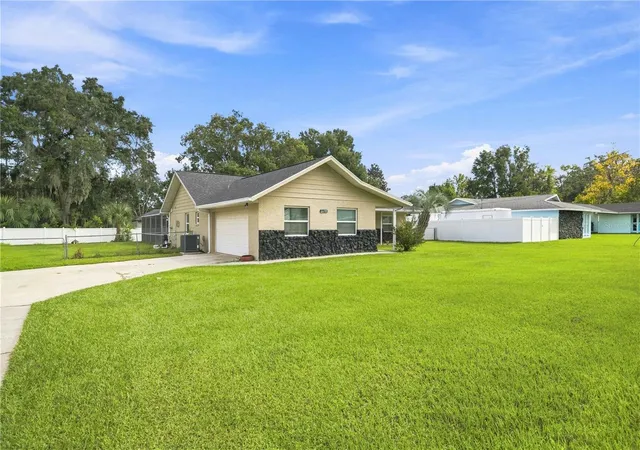 Photo 3 of Single family home for sale at 3711 Sw 25th Place, Ocala, FL 34474 | MLS# OM730090 | Listing updated on 2026-09-22