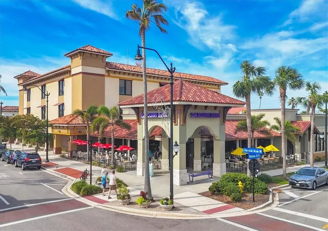 Listing Photo 2 - Condo for sale in building located at 1027 Bch Manor Cir, VENICE, FL 34285 - Unit #47