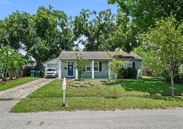 Photo 1 of Sale Pending at 1509 W Barr Dr, Tampa, FL 33603 | MLS# TB8537508 | Listing updated on 2026-10-09