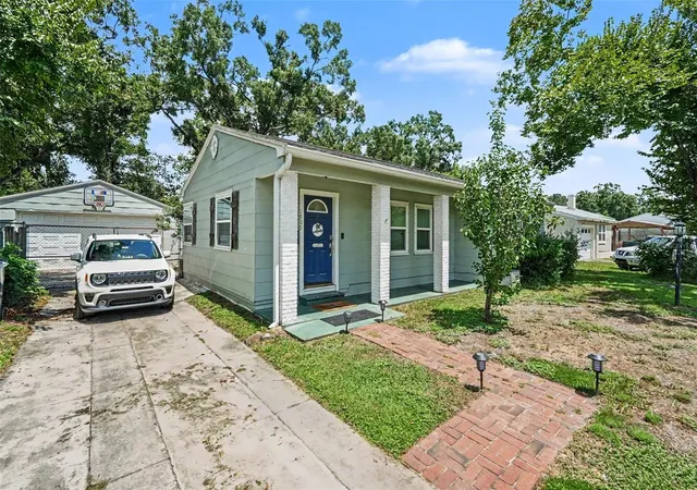 Photo 3 of Sale Pending at 1509 W Barr Dr, Tampa, FL 33603 | MLS# TB8537508 | Listing updated on 2026-10-09
