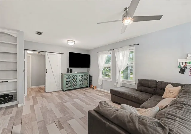 Photo 4 of Sale Pending at 1509 W Barr Dr, Tampa, FL 33603 | MLS# TB8537508 | Listing updated on 2026-10-21