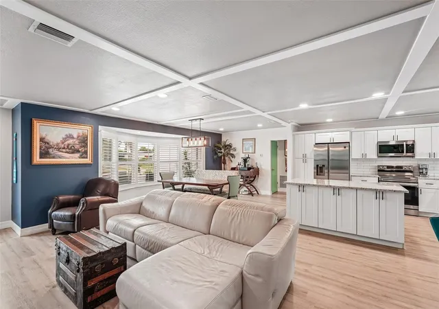 Photo 3 of Single family home for sale at 365 Shamrock Blvd, Venice, FL 34293 | MLS# A4702591 | Listing updated on 2026-08-27