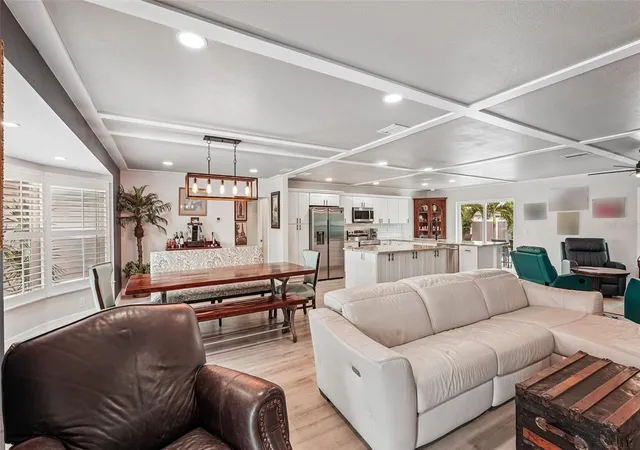 Photo 4 of Single family home for sale at 365 Shamrock Blvd, Venice, FL 34293 | MLS# A4702591 | Listing updated on 2026-08-27