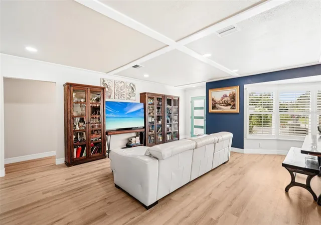 Photo 4 of Single family home for sale at 365 Shamrock Blvd, Venice, FL 34293 | MLS# A4702591 | Listing updated on 2026-10-22