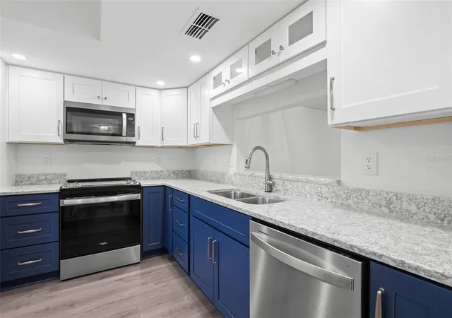 Photo 4 of Condo for sale at 2502 Royal Pines Cir #5C, Clearwater, FL 33763 | MLS# TB8537523 | Listing updated on 2026-09-28