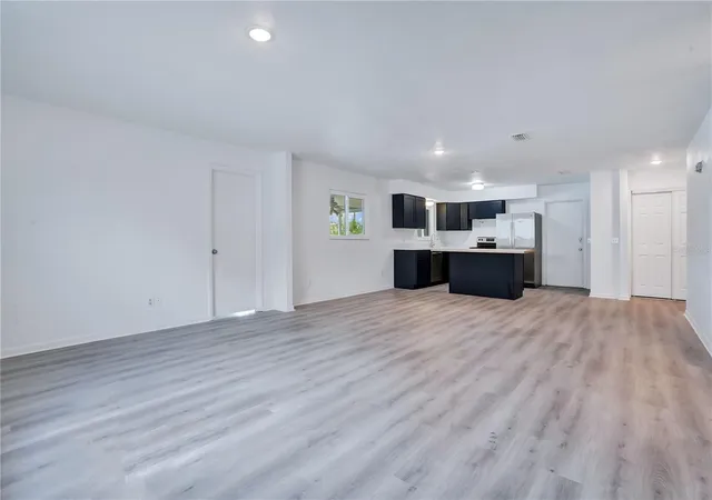 3rd image of 205 Fern Rd, Winter Haven, FL 33880 | MLS# S5155367