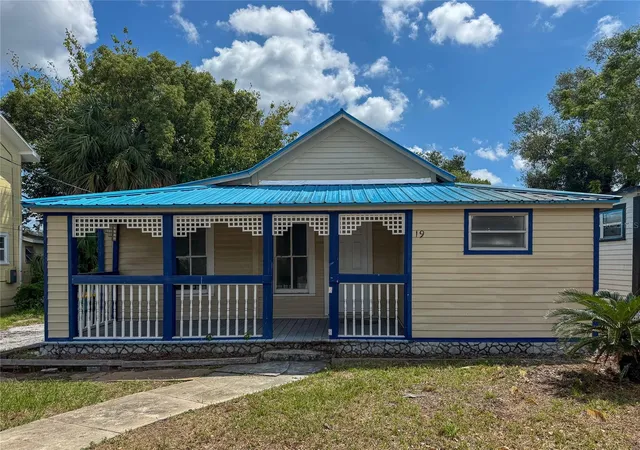 Photo 1 of Single family home for sale at 19 N Mary St, Eustis, FL 32726 | MLS# O6432366 | Listing updated on 2026-09-04